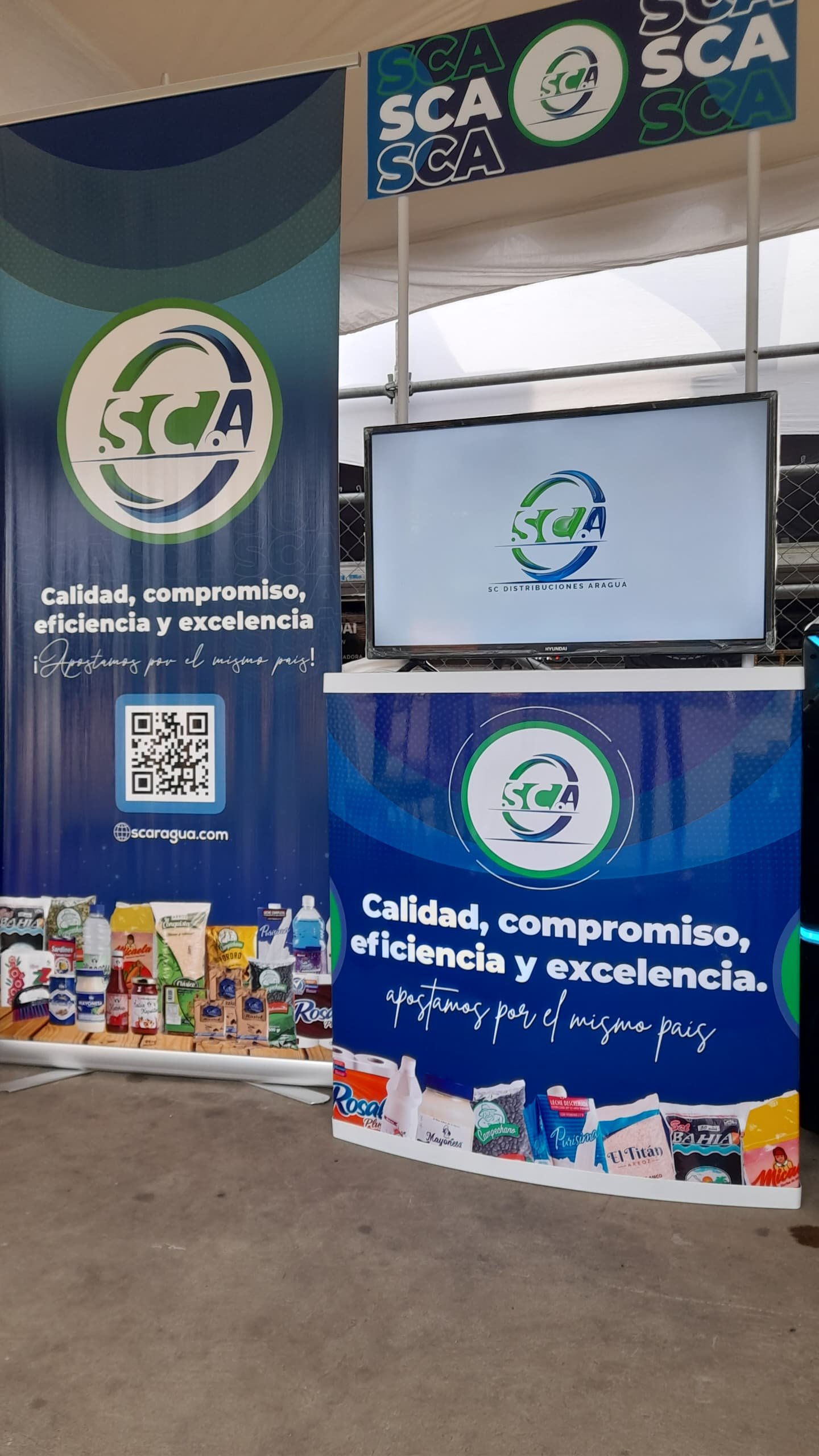 Backwall y branding de SCA en evento